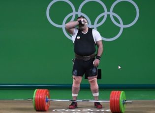 مسابقات وزنه برداری