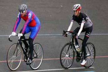 چهار دوچرخه‌سوار