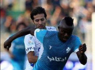 گادوین منشا مهاجم نیجریه‌ای پیکان - احمدرضا براتی