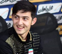 مهاجم تیم ملی - سردار آزمون