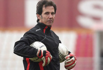 سعید عزیزیان مربی تیم فوتبال پیکان