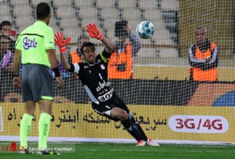 مهدی رحمتی دروازهبان تیم فوتبال استقلال