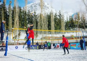 والیبال در برف