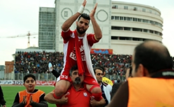 محمد عباس زاده مهاجم تیم نساجی