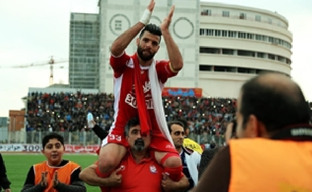 محمد عباس زاده مهاجم تیم نساجی