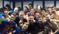 جشن بازیکنان بارسلونا در رختکن بعد از پیروزی در ال کلاسیکو