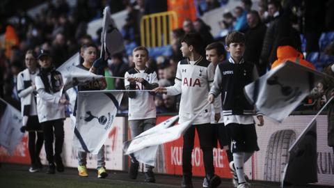 عملکرد عالی تاتنهام در لیگ جزیره و شور شوق هواداران برای قهرمانی