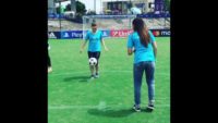 فری استایل کم نظیر و همزمان دو دختر فوتبالیست
