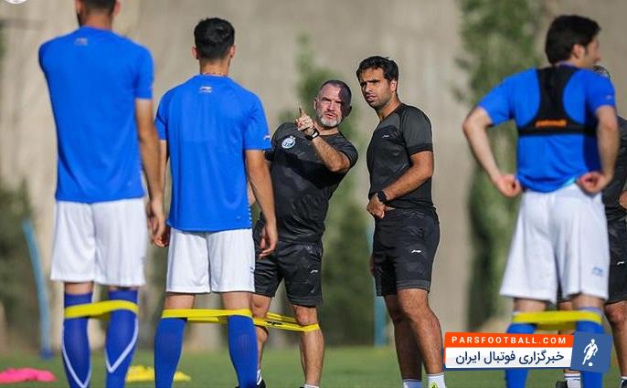 میک مک درموت - میک مک درمورت مربی سابق تیم‌ ملی با حضور در تمرین استقلال