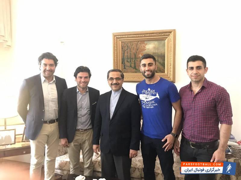 کاوه رضایی مهاجم سابق استقلال به سفارت ایران در بروکسل رفت.