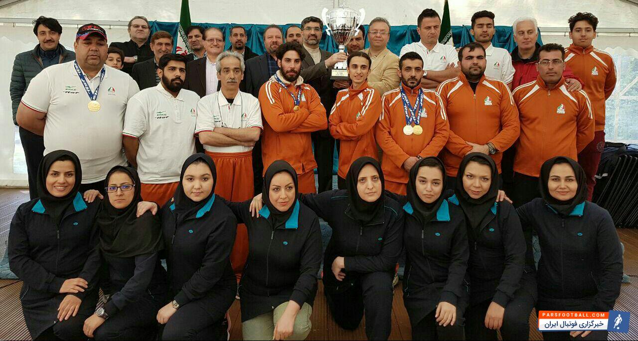 تیم ملی فوتبال روی میز