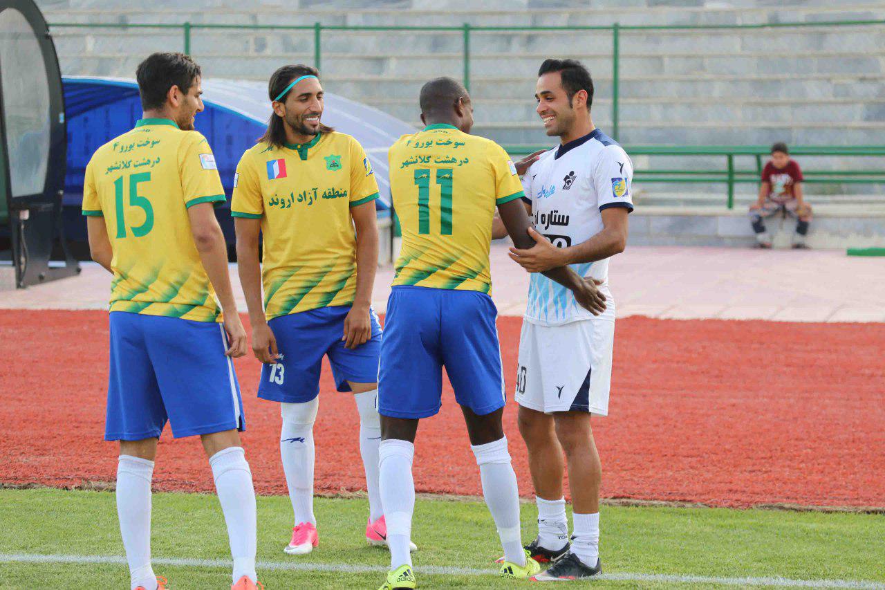 حاشیه دیدار پیکان برابر نفت