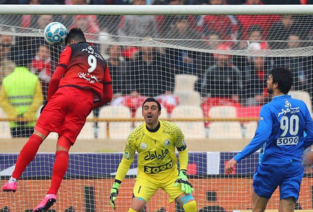 خطر کسر امتیاز از استقلال و پرسپولیس