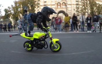 مهارت بی نظیر یک پسر بچه ی 4 ساله در ورزش موتورسواری