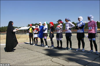 لباس ورزش سه گانه بانوان ایرانی