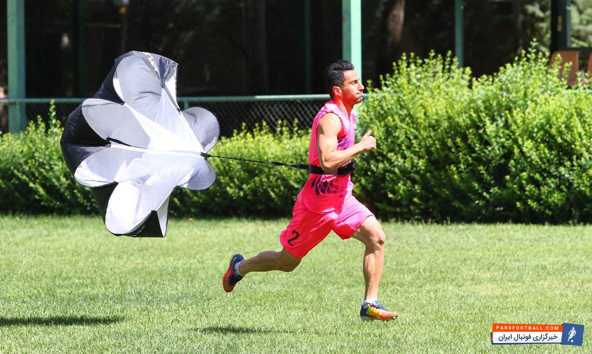 سینا عشوری تمرین سرعت با استفاده از چتر نجات