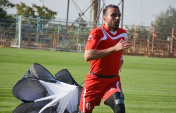 سینا عشوری تمرین سرعت با استفاده از چتر نجات