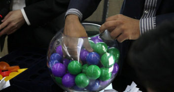 مراسم قرعه كشی ليگ برتر هفدهم با حضور هادی عقيلی و رضا عنایتی