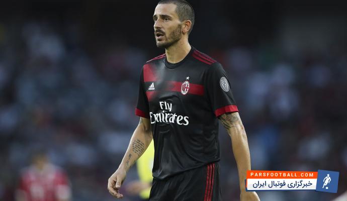 بونوچی در کنار دوستان سابق