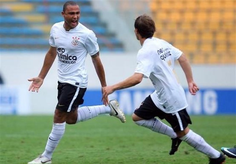 کارت بازی مهاجم استقلال صادر نشد