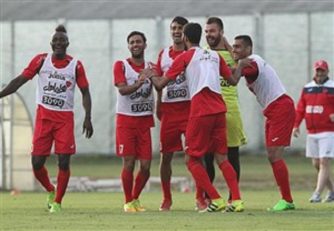 تیم پرسپولیس - دکتر حقیقت