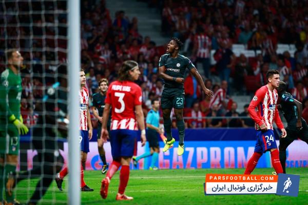 باتشوایی در کنار تورس و کوستا