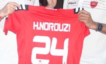 کفشگری پیراهن 24 را بر تن می کند