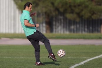 تمرین تیم فوتبال نفت طلاییه - علی کریمی