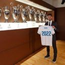 لحظه‌ى تمديد قرارداد ایسکو با رئال مادريد