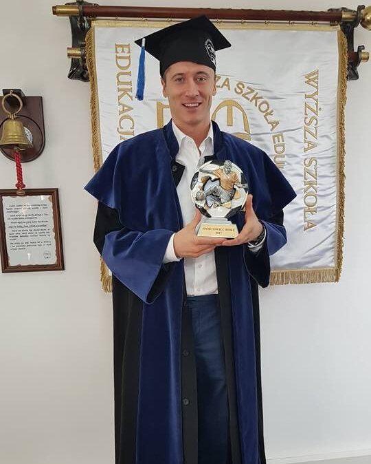 لواندوفسکی فارغ التحصیل شد