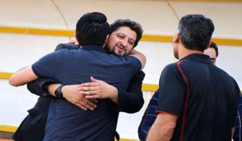 بازیکنان صبا روز جهانی مربی را به هومن افاضلی و اعضای کارد فنی اش تبریک گفتند