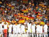 حضور هواداران رئال با پرچم اسپانیا