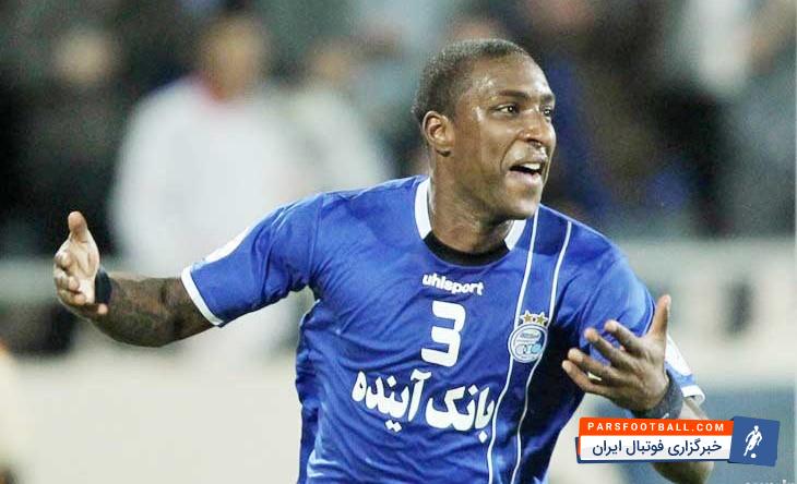 ساموئل بازیکن پیشین استقلال با لباس این تیم به کمک بی خانمان های انگلیس پرداخت