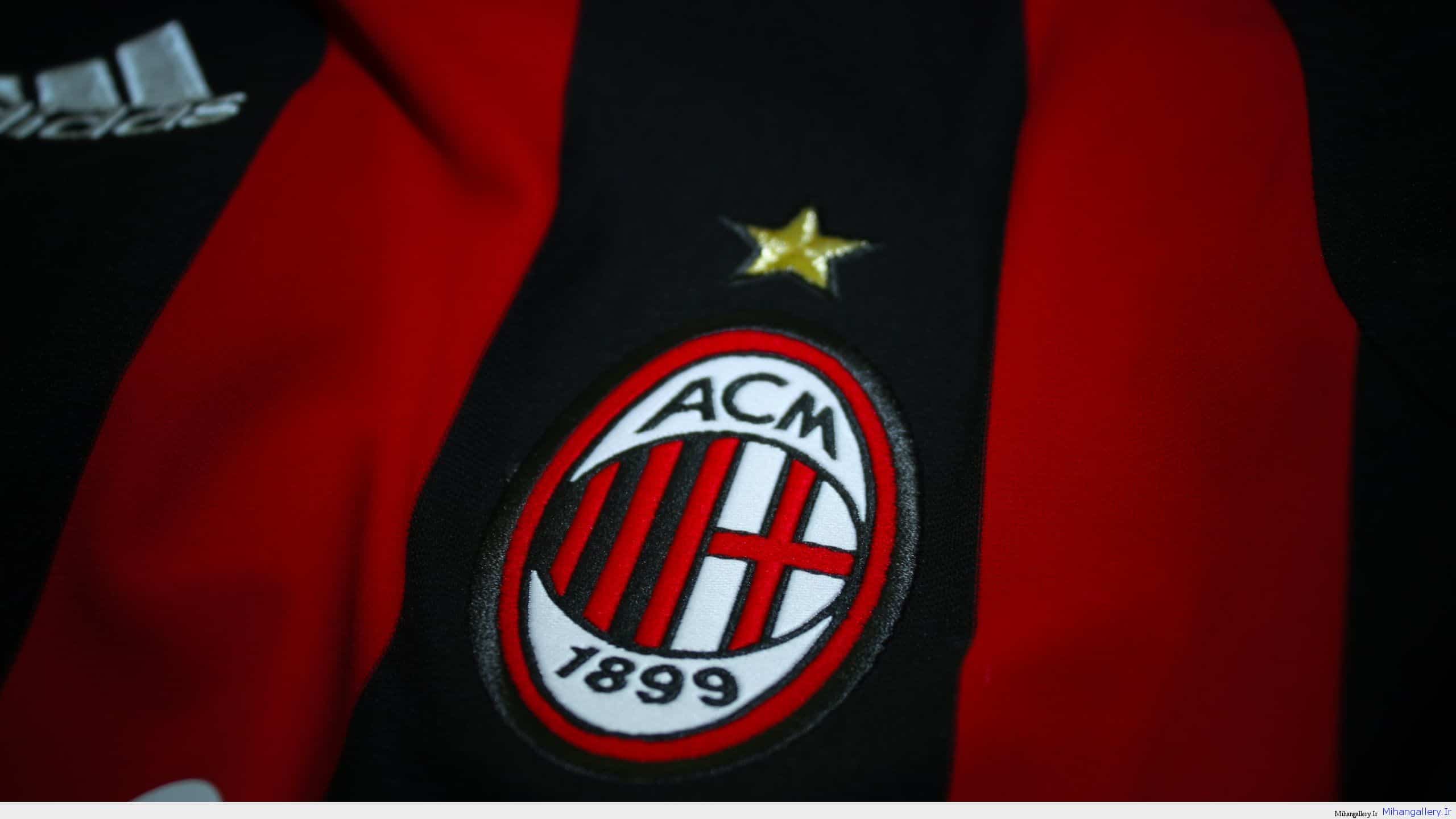 در دیدار میلان برابر یوونتوس بنر طعنه آمیز هواداران افراطی میلان خودنمایی می کرد