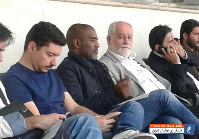 تماشاگران تیمهای استقلال و نساجی قائمشهر بارها علیه یکدیگر شعار سر دادند.شعار هواداران علیه هم در حضور پرسپولیسیها؛حضور مدیرعامل پیشین ..