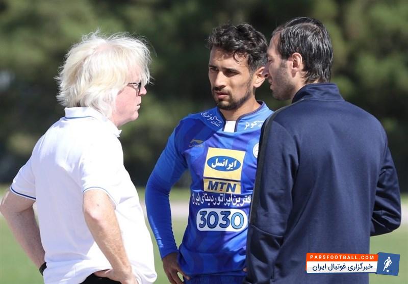 وینفرد شفر دقایقی با سجاد شهباززاده مهاجم تیم استقلال صحبت کرد