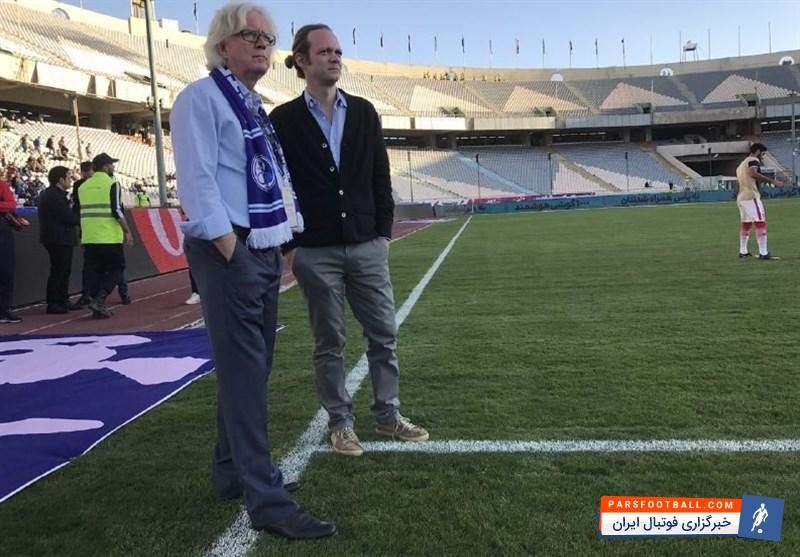 تماشاگران تیمهای استقلال و نساجی قائمشهر بارها علیه یکدیگر شعار سر دادند.شعار هواداران علیه هم در حضور پرسپولیسیها؛حضور مدیرعامل پیشین ..