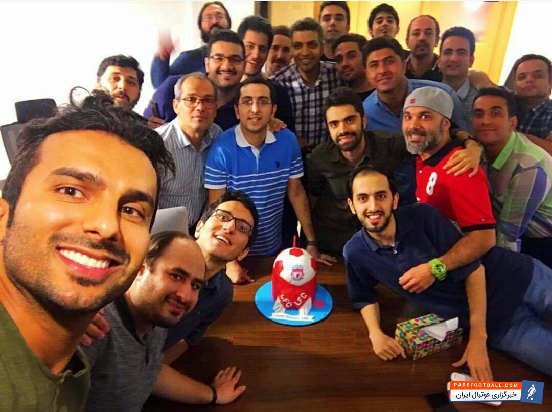 جشن تولد 43 سالگی عادل فردوسی پور با عوامل برنامه فوتبال 120