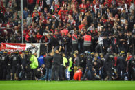 فرو ریختن فنس ورزشگاه آمیان