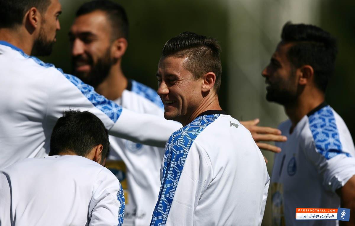 چپاروف هافبک تیم ملی ازبکستان - جپاروف - استقلال