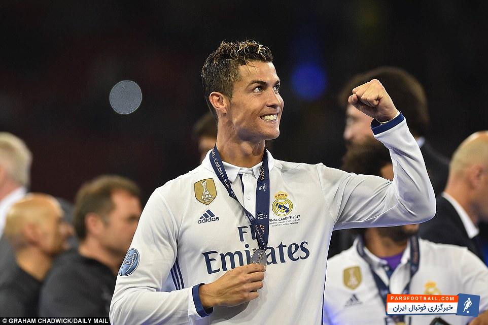 توتی اسطوره تیم فوتبال رم در مصاحبه ای رونالدو را شایسته کسب توپ طلا دانست