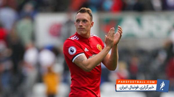 فیل جونز مذاکراتش برای تمدید قرار داد را با منچستریونایتد شروع کرده است