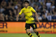 داهود هافبک 21 ساله تیم فوتبال دورتموند در بازی برابر ماگدبورگ از ناحیه سر آسیب دید