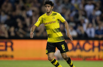 داهود هافبک 21 ساله تیم فوتبال دورتموند در بازی برابر ماگدبورگ از ناحیه سر آسیب دید