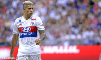 تیم فوتبال لیون شایعه قرار داده شدن بند بازخرید توسط رئال در قرارداد دیاز مهاجم تیمش را رد کرد