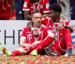 ریبری حقوق برادرش را پرداخت می کرد