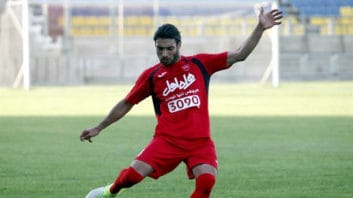 شجاع خلیل زاده مدافع تیم فوتبال پرسپولیس به دیدار این تیم برابر سایپا خواهد رسید