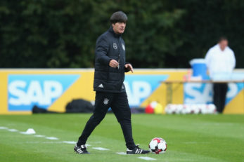 لوو : ایرلند شمالی منظم بازی می کند