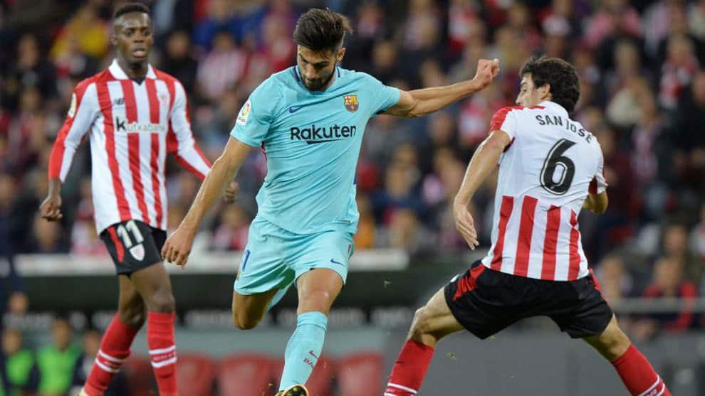 گیلمرو آمور به حمایت از گومز هافبک تیم فوتبال بارسلونا در برابر انتقادات پرداخت