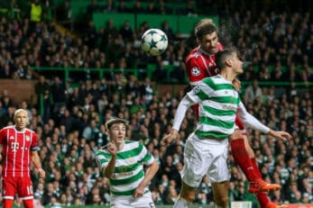 در دیدار دو تیم بایرن مونیخ و سلتیک مارتینز با برخورد با مدافع حریف دچار مصدومیت جزئی شد